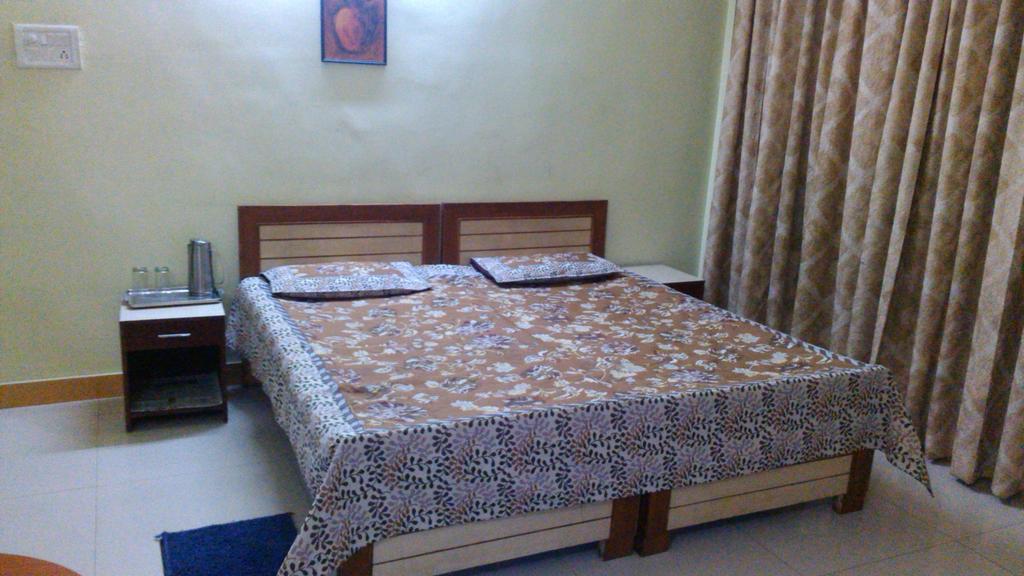 Hotel Kanishka Kānpur Rom bilde